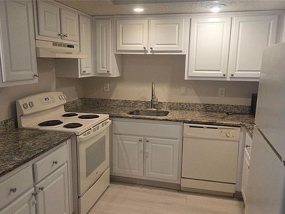 2nd image of 589 Fairways Cir #B-1