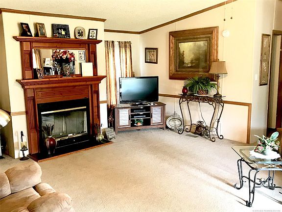 4th image of 404 Dewey St