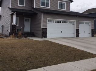 563 Martins Ave, Casselton, ND 58012