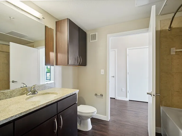 Cole Apartments — Photo 31
