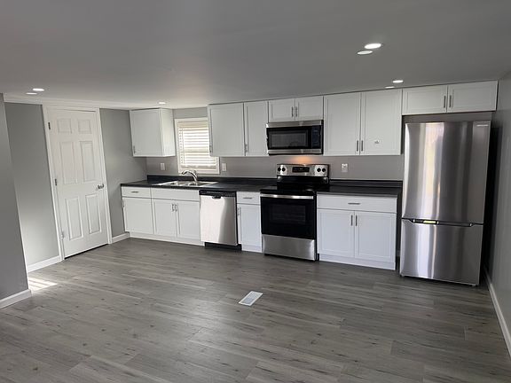 3rd image of 12 Woodglen Ave