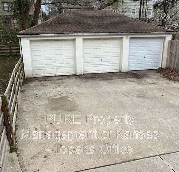 429 E 63rd Ter — Photo 30