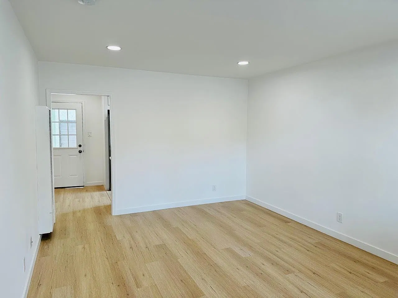 2 bed, 900 sqft, $4,100 — Photo 4