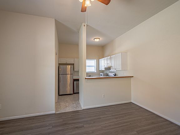 3rd image of 115 College Pl #C