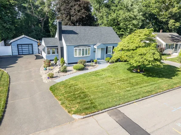 12 Kenway Dr, Springfield, MA 01104