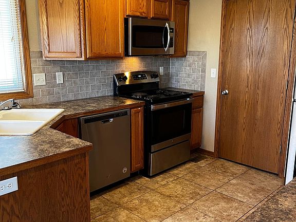 Kitchen dishwasher, range, microwave