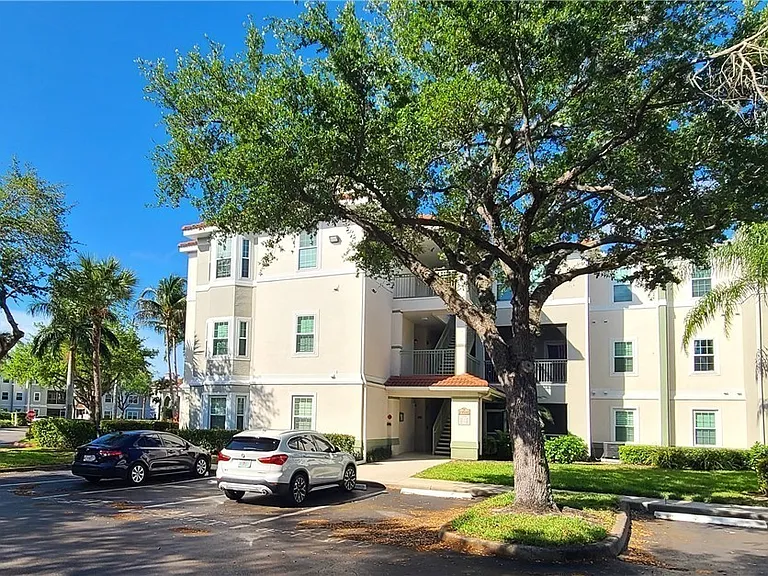 23500 Walden Center Dr #202 — Photo 2