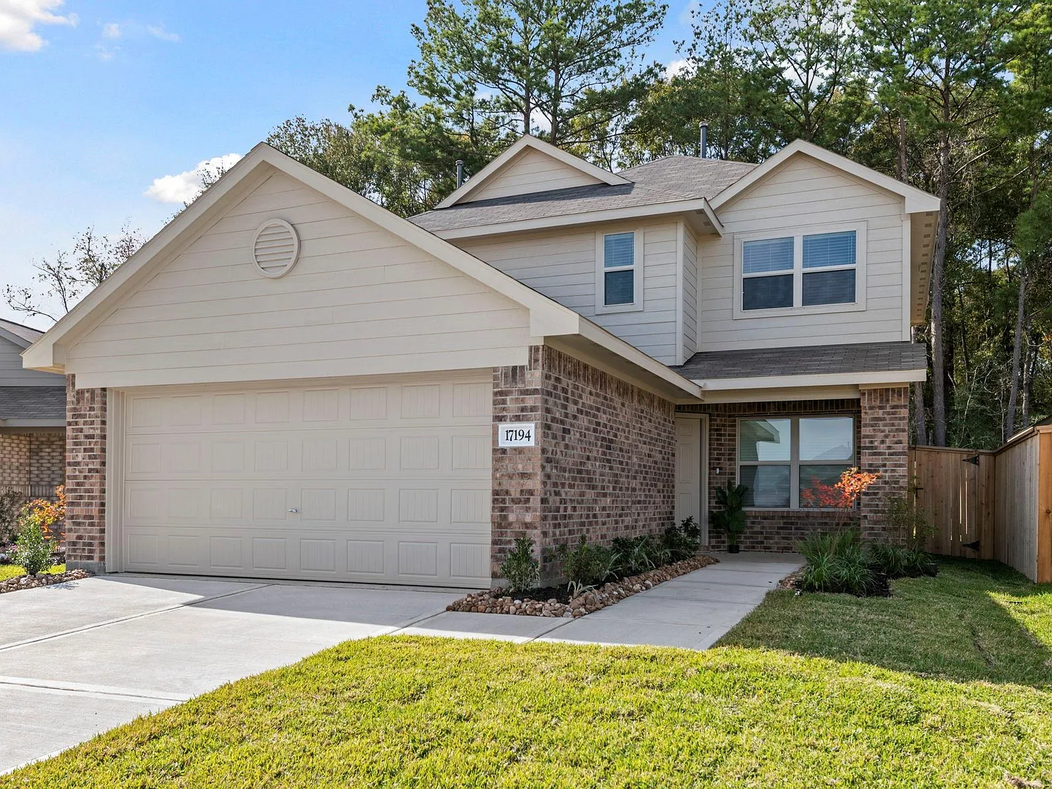 4 bed, 2.5 bath, 1860 sqft, $2,150 — Photo 2