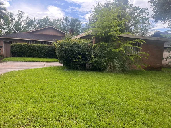 9610 Bob White Dr, Houston, TX 77096