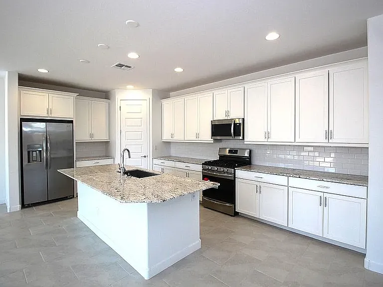 4427 N 94th Dr — Photo 5