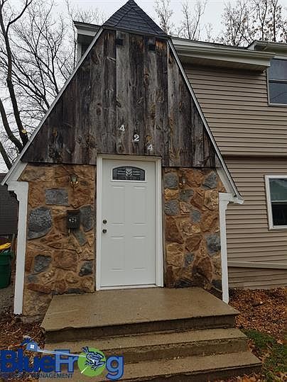 1st image of 424 Van Buren St #1