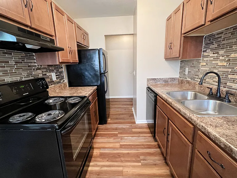 Sharondale Woods Apartments — Photo 60