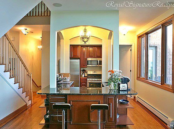 4th image of 2 Lafayette Ave #2