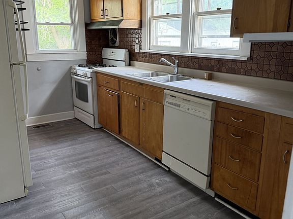 3rd image of 2328 S 10th St