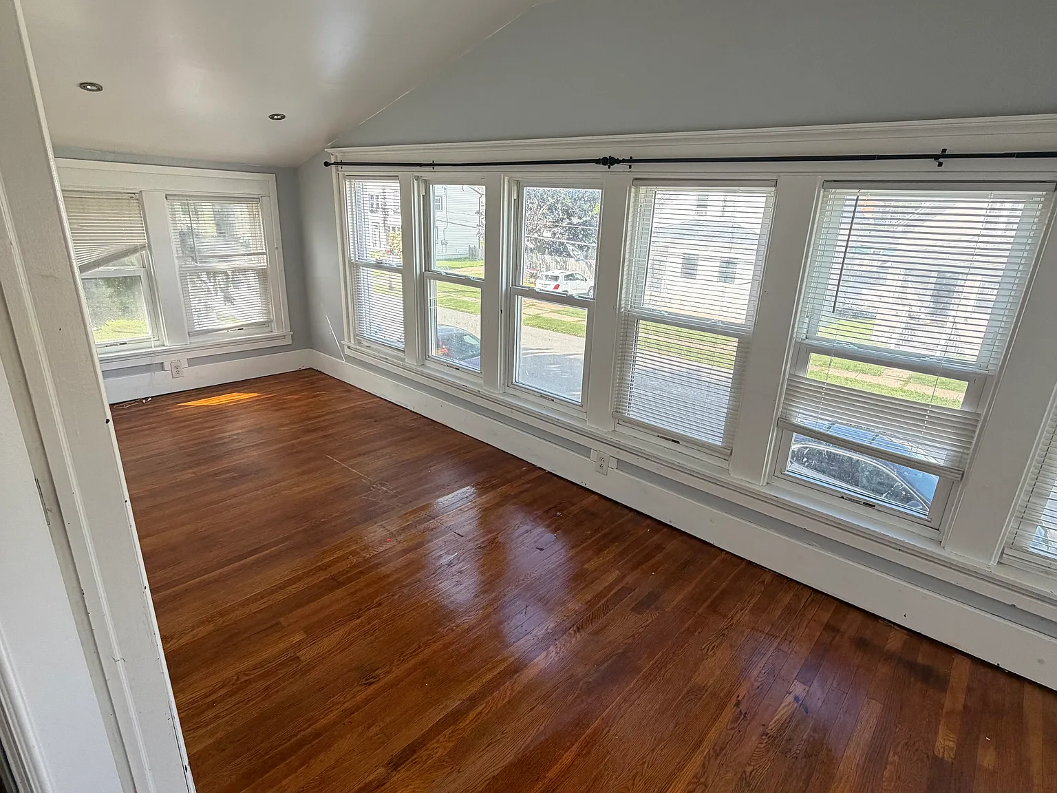2 bed, 1250 sqft, $1,350 — Photo 2