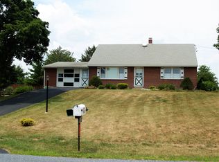 1553 Lakeside Rd, Pennsburg, PA 18073