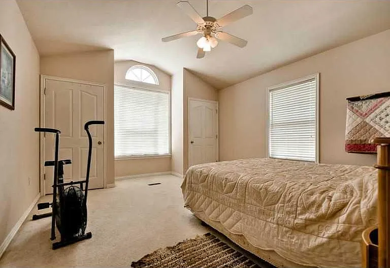 3666 Tara St — Photo 2