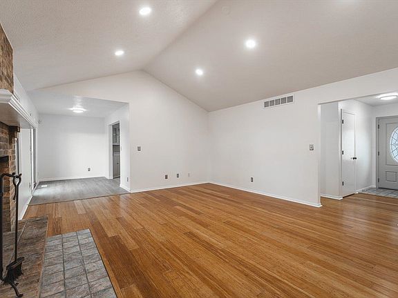 5th image of 3518 Merriott Dr