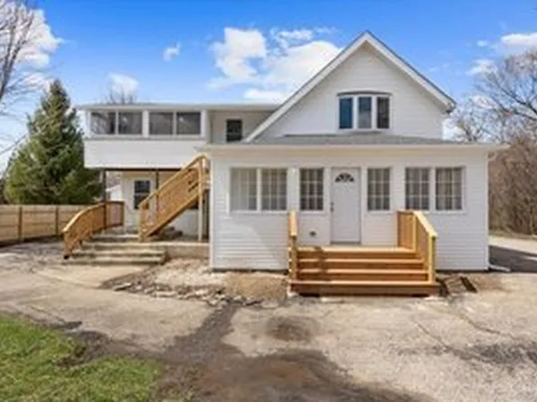 544 N Hainesville Rd #1, Round Lake, IL 60073
