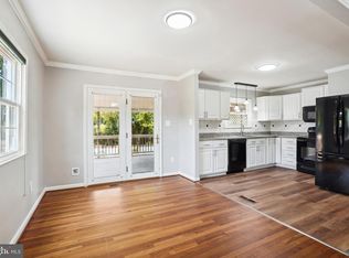 102 E Poplar Rd, Sterling, VA 20164