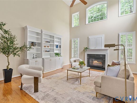 2nd image of 305 Libby Hill Ct