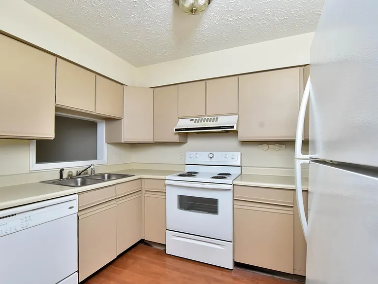404 Bainbridge Ct #A2 — Photo 5