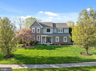 101 Meadowgreen Dr, Royersford, PA 19468