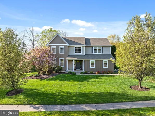 101 Meadowgreen Dr, Royersford, PA 19468