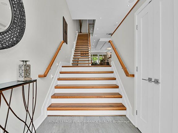 4th image of 43 Willard St