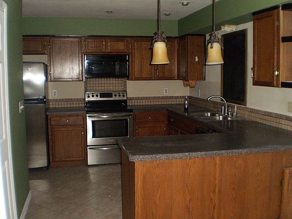 2nd image of 119 Slade Dr