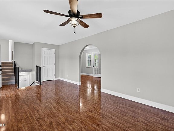 5th image of 107 Colony St