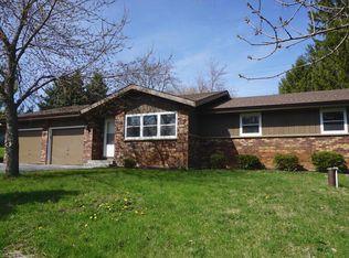 6570 S Carroll Cir, Franklin, WI 53132