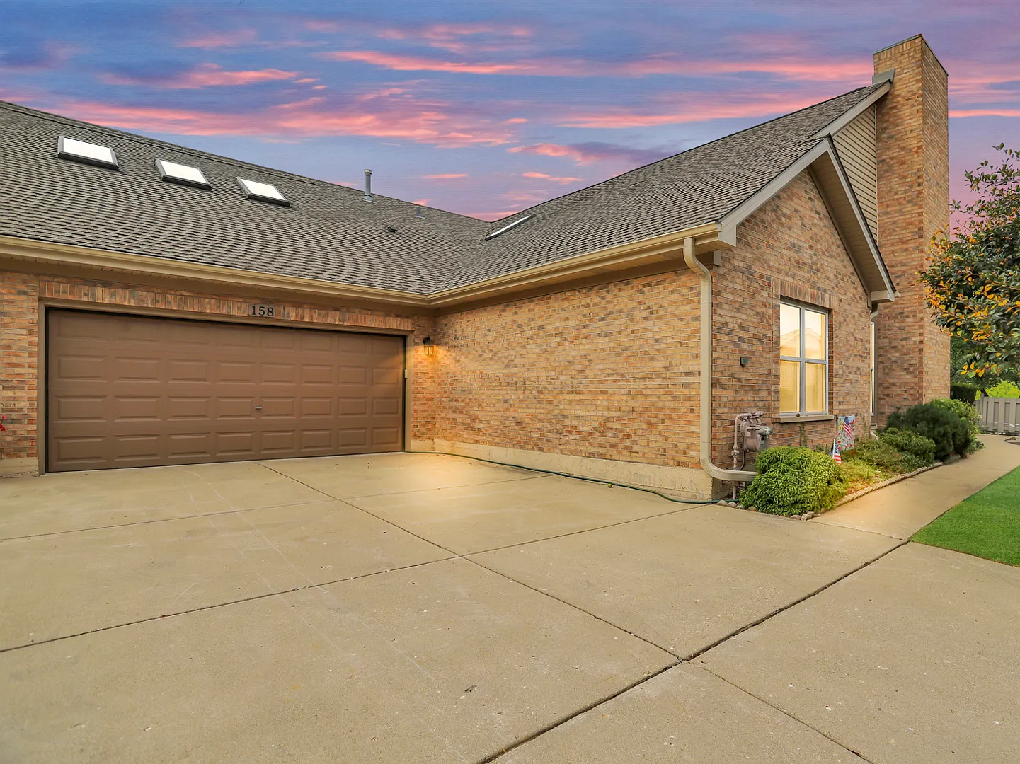 158 Canterbury Ct photo 1