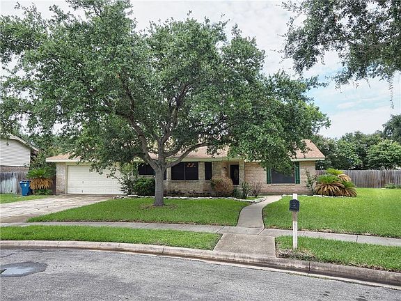3rd image of 2208 Aspen Dr