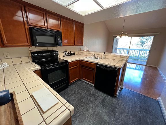 5th image of 232 Live Oak Cir
