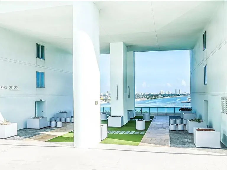 900 Biscayne Blvd #Penthouse 6205 — Photo 8