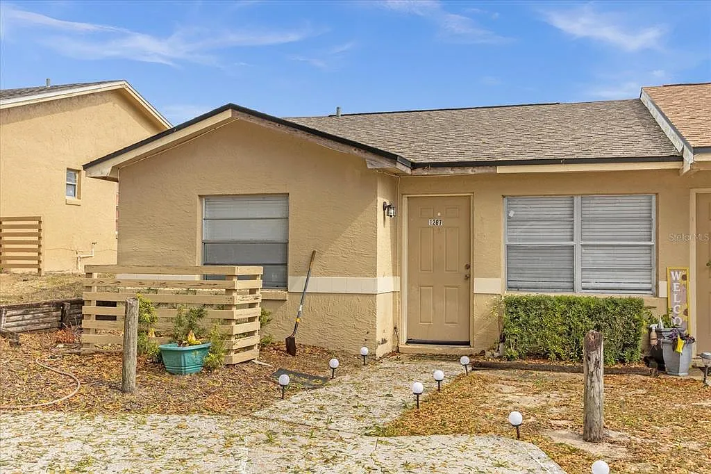 3 bed, 2.0 bath, 1106 sqft, $1,900 — Photo 1