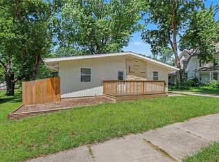 828 N Oak St, Ottawa, KS 66067