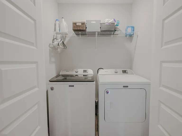 Laundry - Washer/Dryer Included