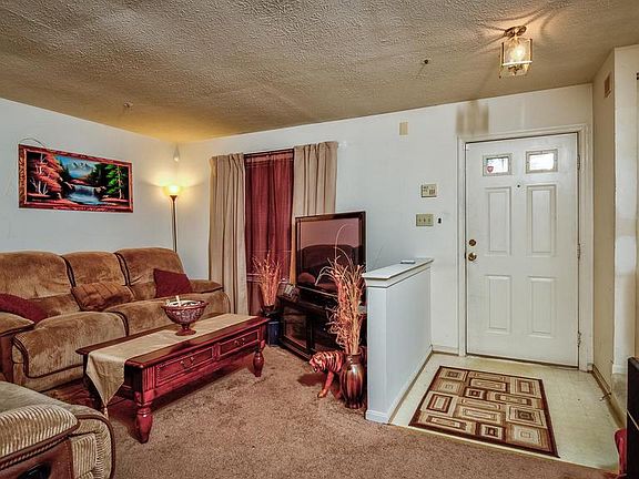 4th image of 6944 Blue Holly Ct