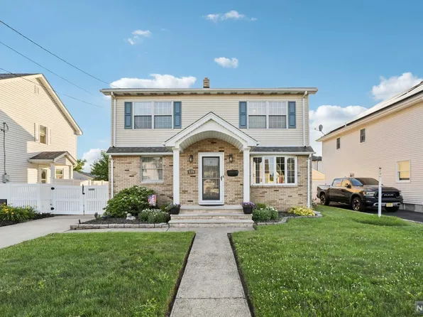 579 Ash Ave, Saddle Brook, NJ 07663