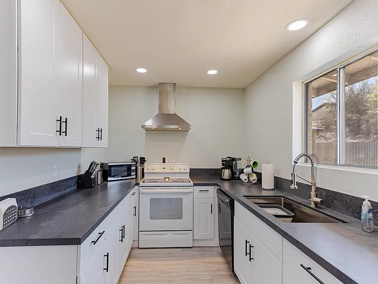 2312 Warbler Ln — Photo 7