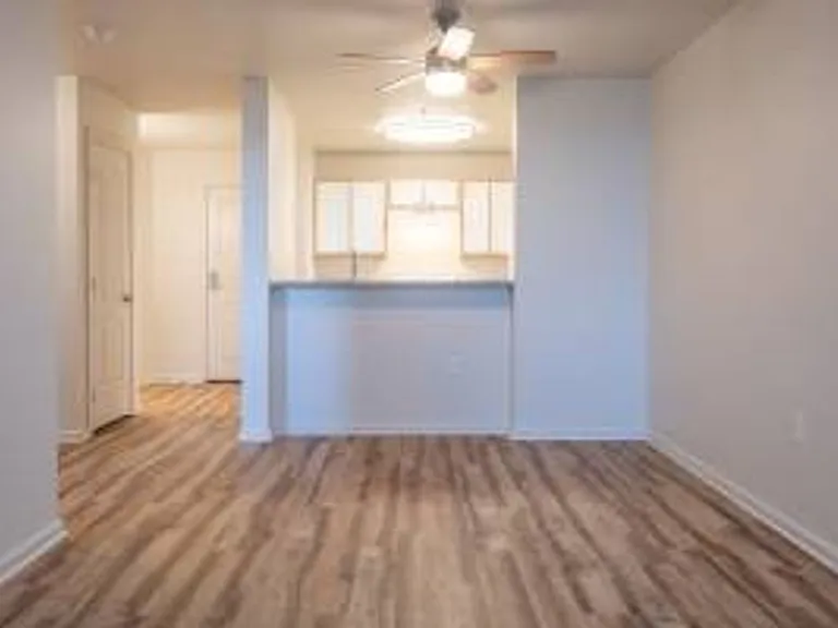 303 NE 16th Ave — Photo 35