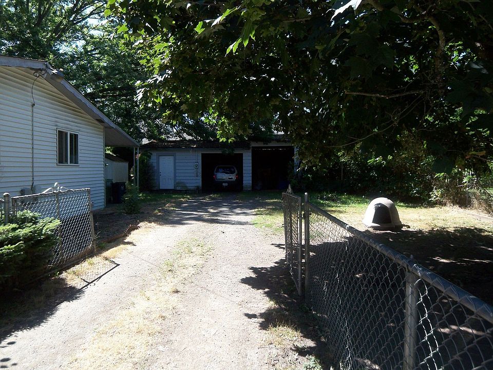 2nd image of 18870 SW Mobile Ln