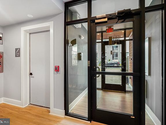 4th image of 1245 N Pierce St Unit 8
