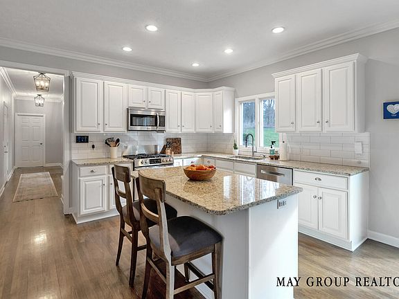 4th image of 2359 Cascade Lakes Cir SE