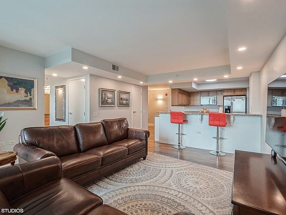 5th image of 9715 Woods Dr Unit 1206