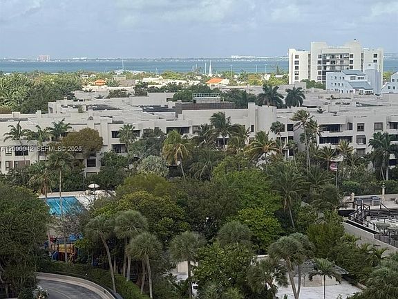 4th image of 201 Crandon Blvd APT 932