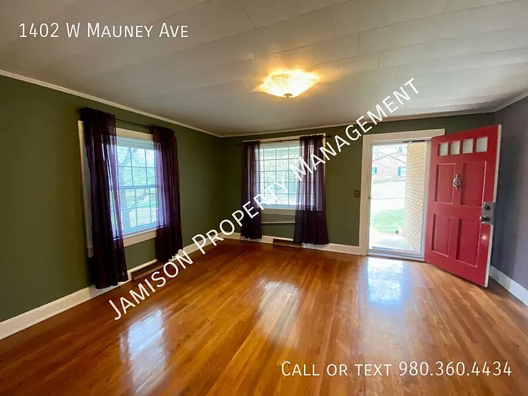 1402 W Mauney Ave — Photo 3