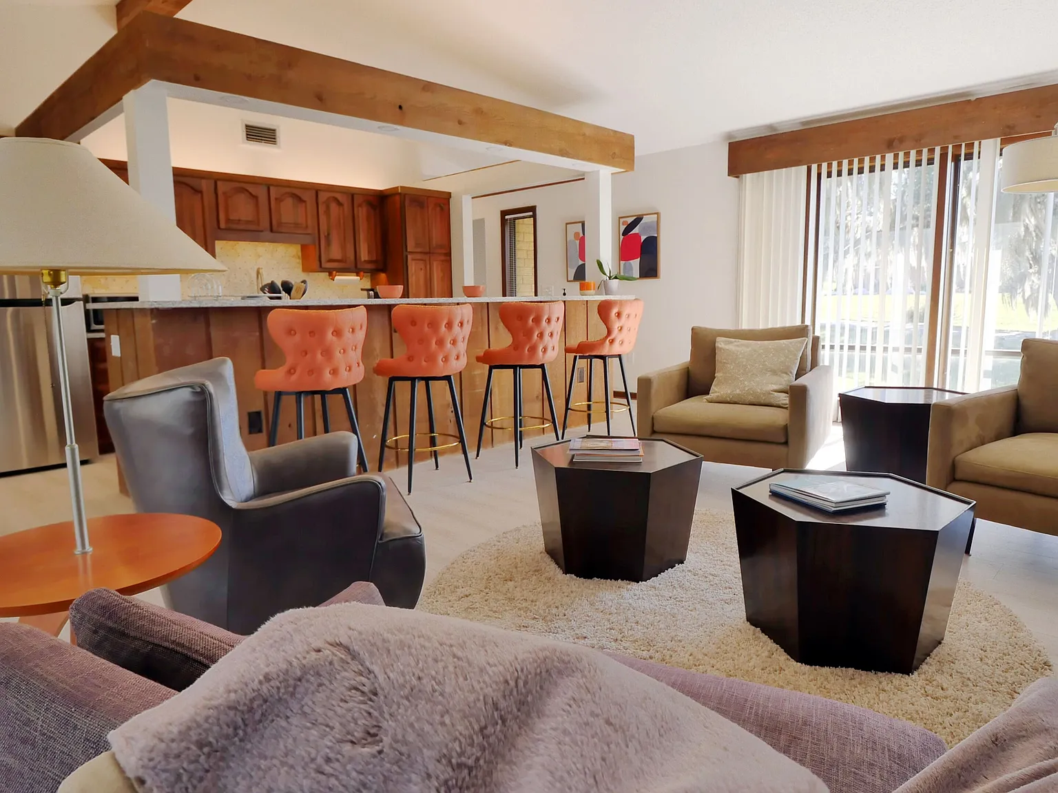 3 bed, 2285 sqft, $3,950 — Photo 3